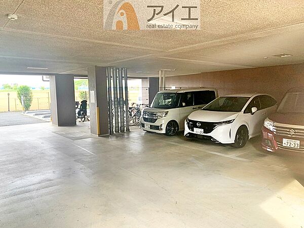 駐車場があるため車通勤の方にも安心なマンションです