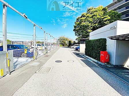 駐車場があるため車通勤の方にも安心なマンションです(要空確認)