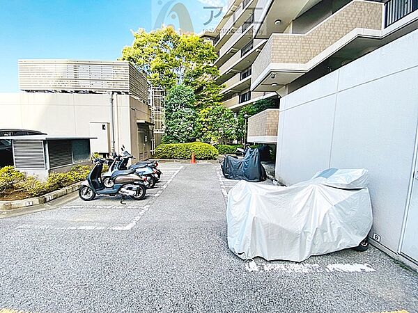 セキュリティ面にも配慮した駐輪場がございます