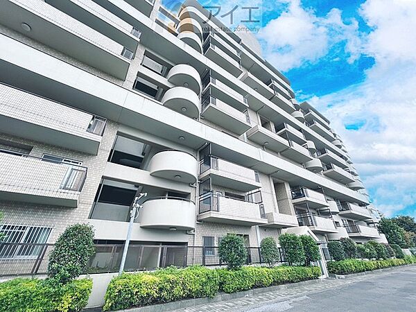 友人を呼びたくなるリノベーション済みのきれいな住まいです