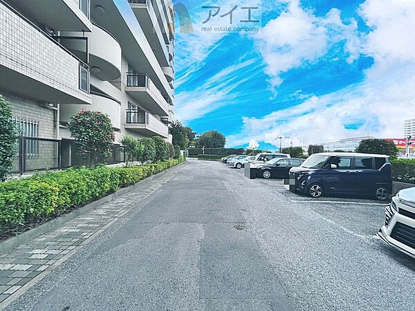 駐車場があるため車通勤の方にも安心なマンションです（要空確認）