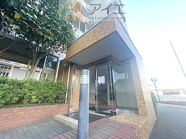 清掃や修理、不審者への声掛けも。管理員日勤は防犯にも有効