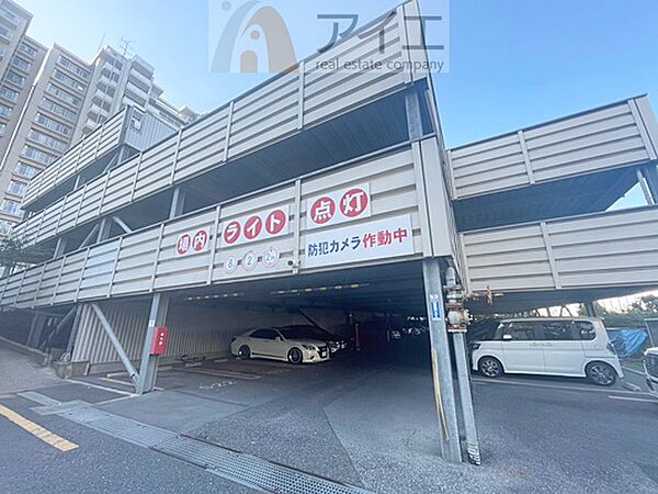 駐車場があるため車通勤の方にも安心なマンションです（要空確認）