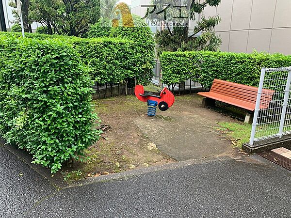 公園が近く、子育て家族に嬉しい緑豊かな環境です