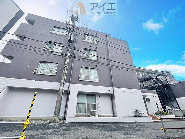 清掃や修理、不審者への声掛けも。管理員日勤は防犯にも有効