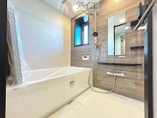 明るい感じ、贅沢な雰囲気でより快適なバスタイム