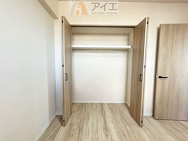 お子様の荷物も片付く、全居室収納スペース