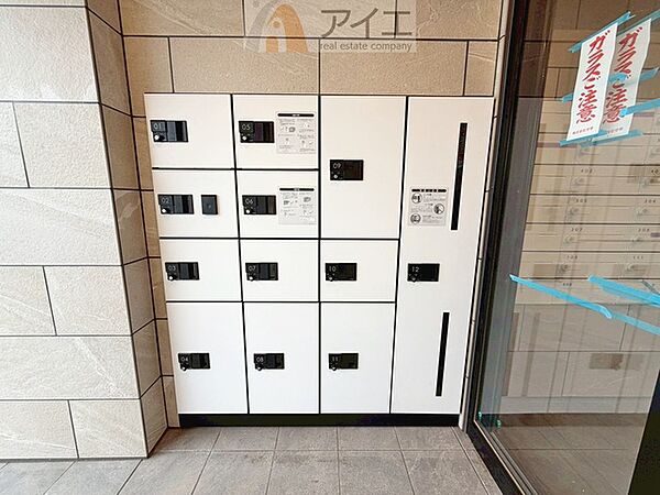 お出掛けが多くても安心な、宅配ボックスつき