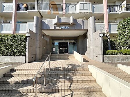 清掃や修理、不審者への声掛けも。管理員日勤は防犯にも有効