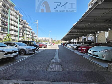 駐車場があるため車通勤の方にも安心なマンションです（要空確認）