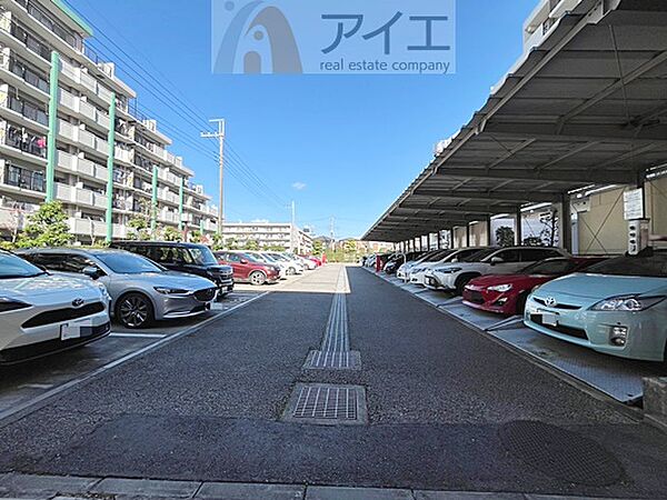 駐車場があるため車通勤の方にも安心なマンションです（要空確認）