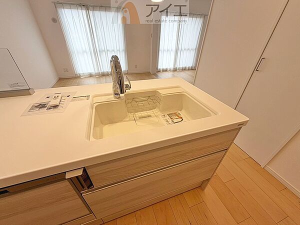 水道一体型の浄水器。ボタン一つで切替可能水回りもすっきり