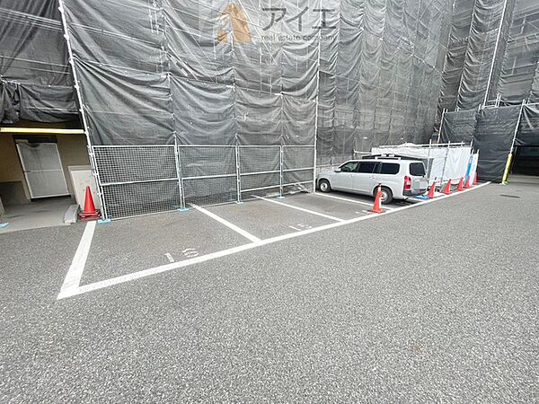 駐車場があるため車通勤の方にも安心なマンションです（要空確認）