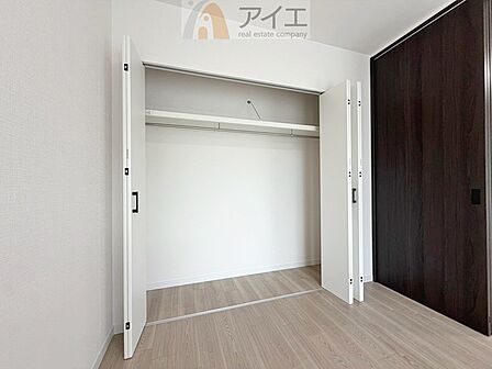 お子様の荷物も片付く、全居室収納スペース
