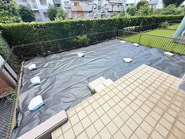 お子様が安心して遊べる専用庭付きです