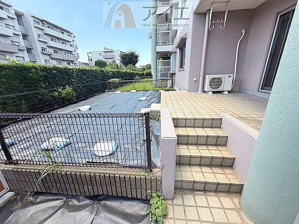 専用庭で緑やお花にかこまれた生活を実現