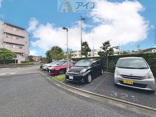 駐車場があるため車通勤の方にも安心なマンションです（要空確認）