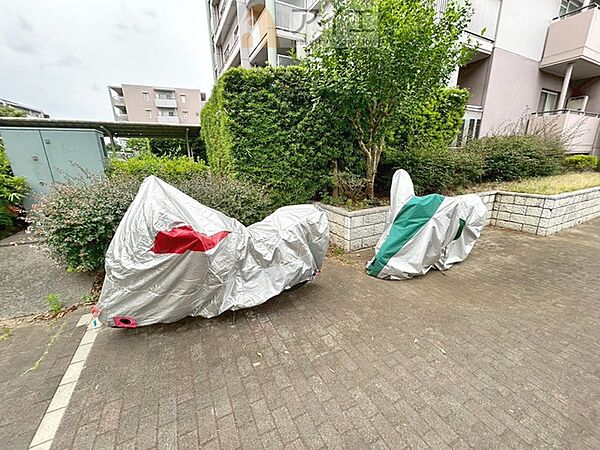 セキュリティ面にも配慮した駐輪場がございます