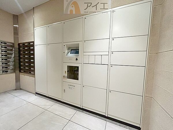 お出掛けが多くても安心な、宅配ボックスつき