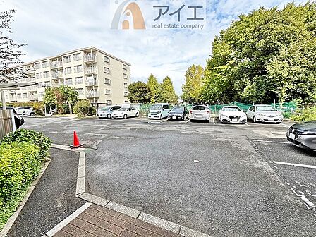 駐車場があるため車通勤の方にも安心なマンションです