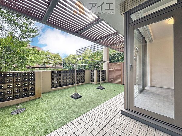 専用庭で緑やお花にかこまれた生活を実現