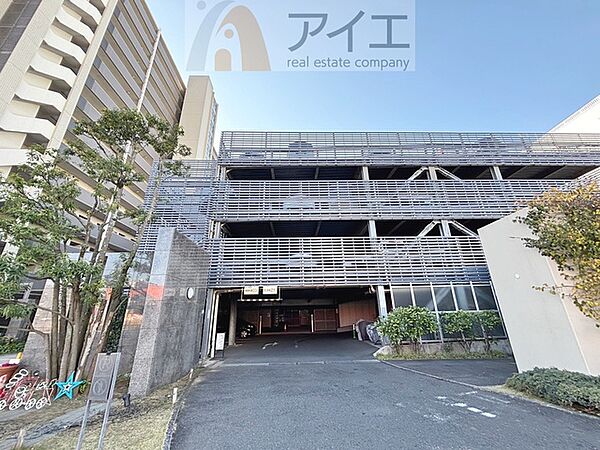 駐車場があるため車通勤の方にも安心なマンションです（要空確認）