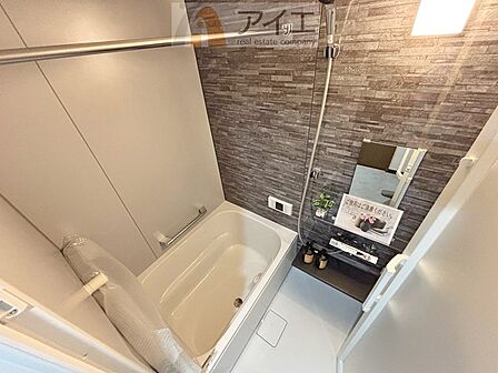 大人の半身浴や、小さなお子様との入浴にも便利な浴室