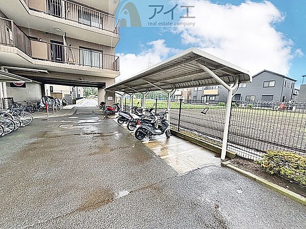 広々スペースのバイク置き場になります。