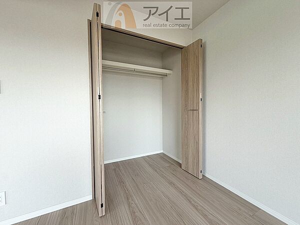 お子様の荷物も片付く、全居室収納スペース