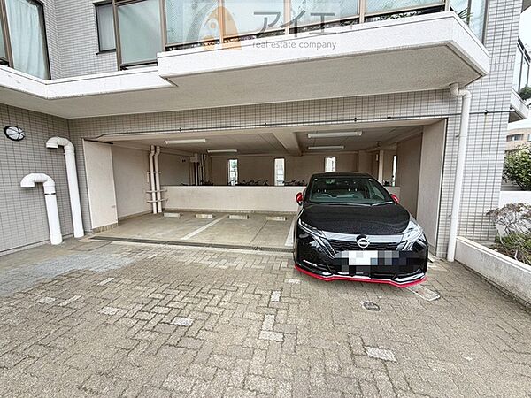 駐車場があるため車通勤の方にも安心なマンションです（要空確認）