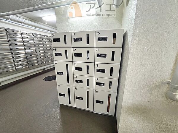 お出掛けが多くても安心な、宅配ボックスつき