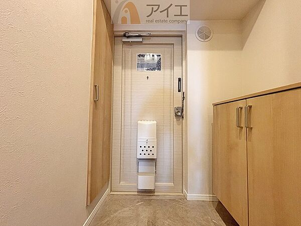 玄関がいつも片づく大容量シューズボックス