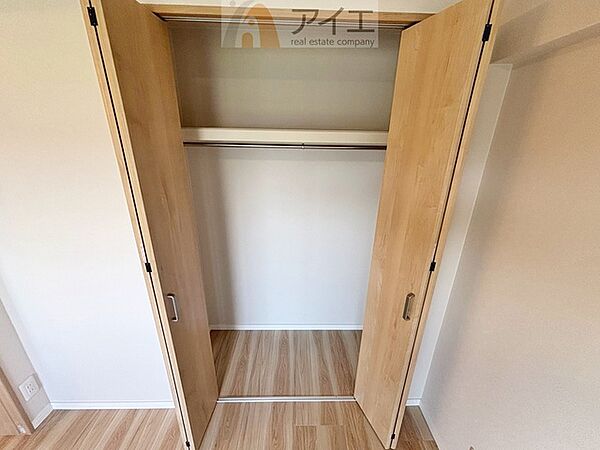 お子様の荷物も片付く、全居室収納スペース