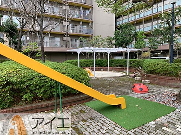 公園が近く、子育て家族に嬉しい緑豊かな環境です