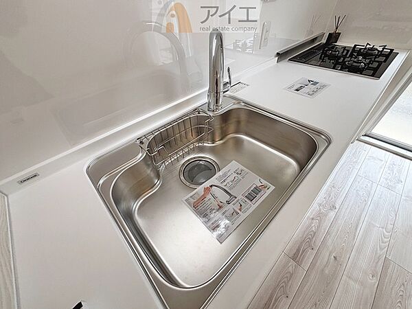 水道一体型の浄水器。ボタン一つで切替可能水回りもすっきり