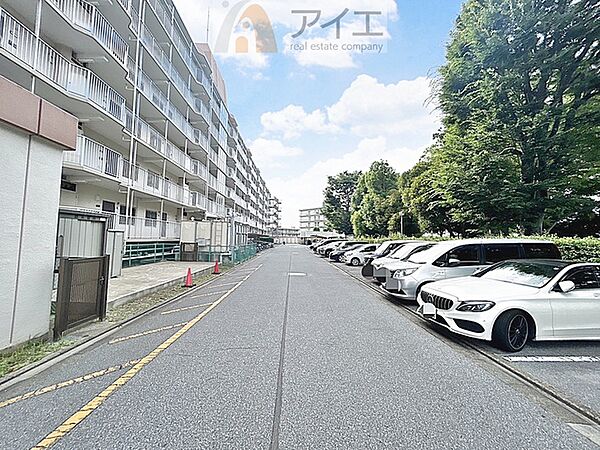 駐車場があるため車通勤の方にも安心なマンションです（要空確認）