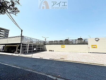 駐車場があるため車通勤の方にも安心なマンションです(要空確認)