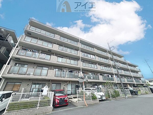 友人を呼びたくなるリノベーション済みのきれいな住まいです