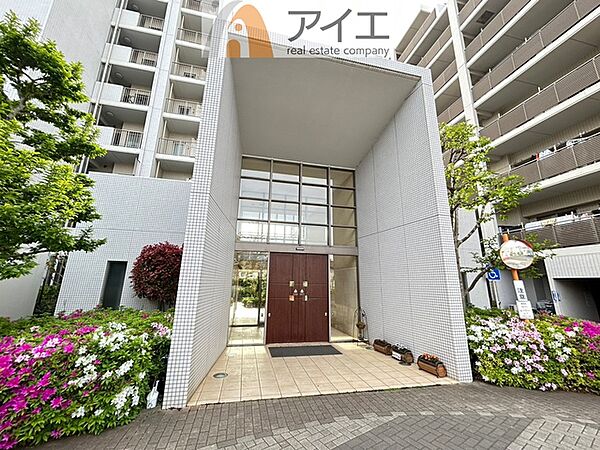 清掃や修理だけでなく、不審者への声掛けも。管理員の活動は防犯にも有効