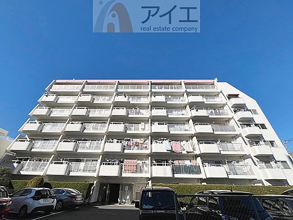 清掃や修理だけでなく、不審者への声掛けも。管理員の活動は防犯にも有効