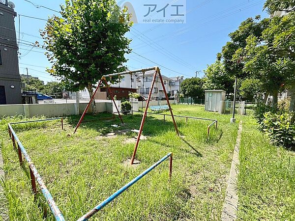 公園が近く、子育て家族に嬉しい緑豊かな環境です