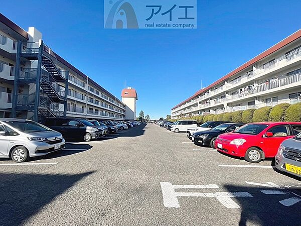 駐車場があるため車通勤の方にも安心なマンションです（要空確認）
