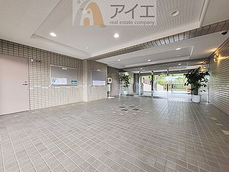 清掃や修理、不審者への声掛けも。管理員日勤は防犯にも有効