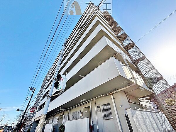 友人を呼びたくなるリノベーション済みのきれいな住まいです