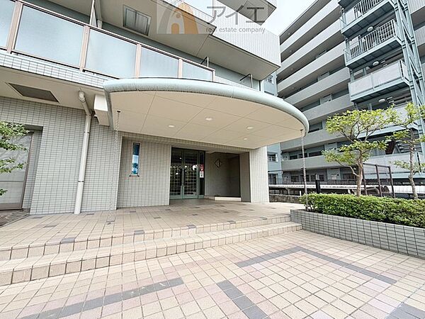 清掃や修理、不審者への声掛けも。管理員日勤は防犯にも有効