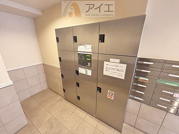 お出掛けが多くても安心な、宅配ボックスつき