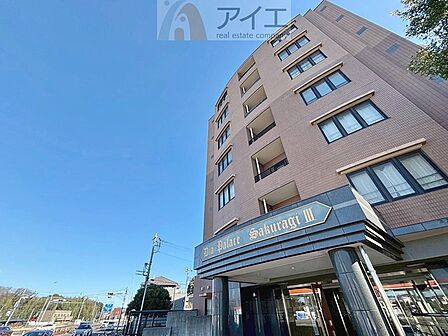 友人を呼びたくなるリノベーション済みのきれいな住まいです