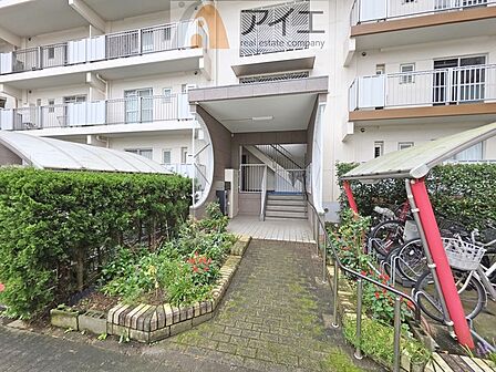 清掃や修理、不審者への声掛けも。管理員日勤は防犯にも有効