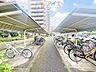 その他：広々スペースの駐輪場はご家族の自転車を置くことができます