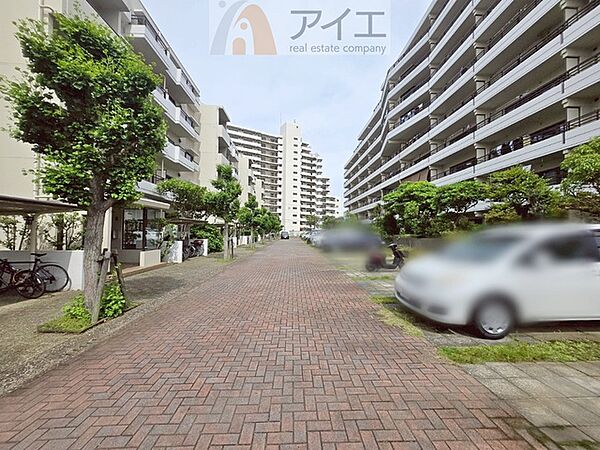 駐車場があるため車通勤の方にも安心なマンションです（要空確認）